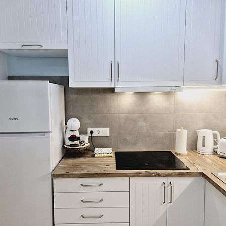 La Casa De Veronica - Serene Apartment With Shared Pool, Steps From The Beach Torrevieja Bagian luar foto