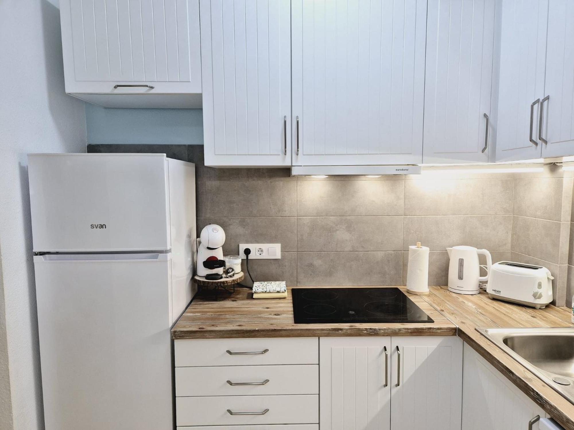 La Casa De Veronica - Serene Apartment With Shared Pool, Steps From The Beach Torrevieja Bagian luar foto