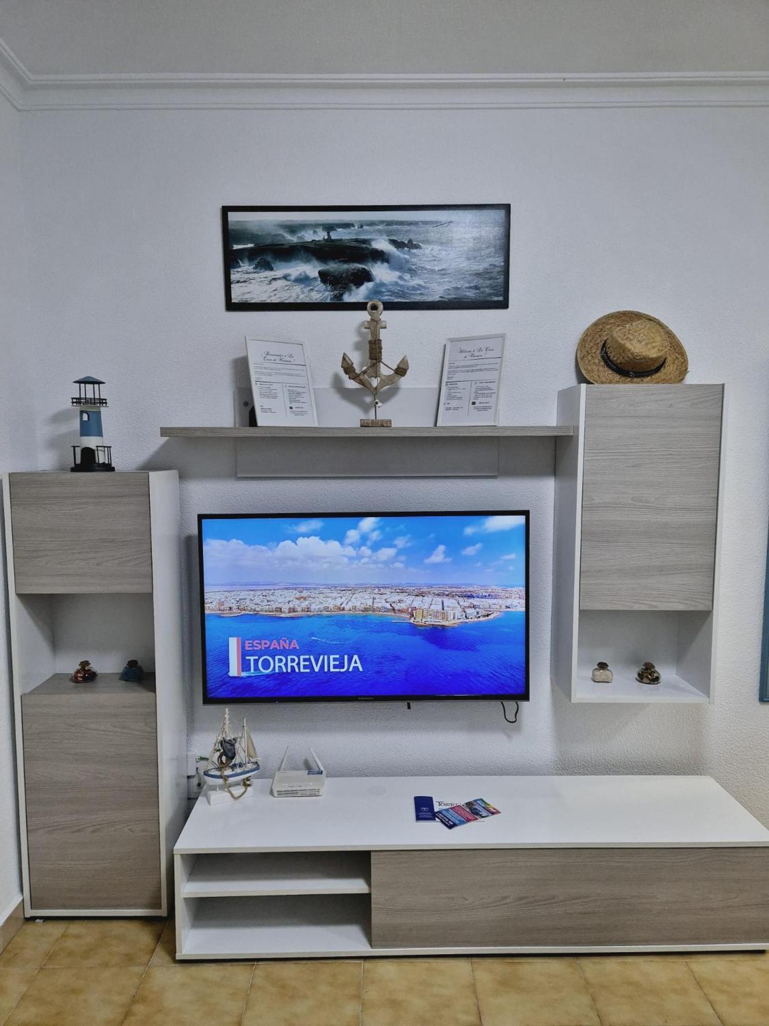 La Casa De Veronica - Serene Apartment With Shared Pool, Steps From The Beach Torrevieja Bagian luar foto